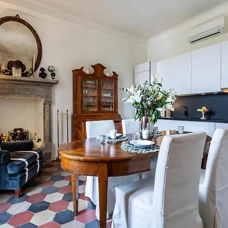 The Place To Be Apartment